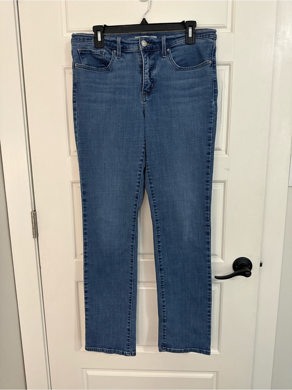 Levi's Straight-Leg Women's Jeans in Medium Blue Wash